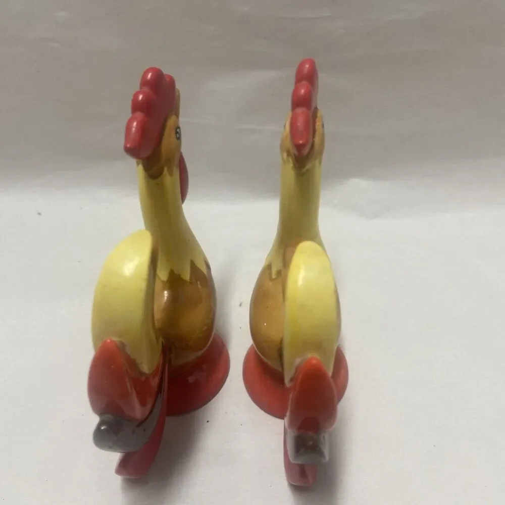 Vintage 60's HOLT HOWARD Rooster Chicken Salt and Pepper Shakers READ